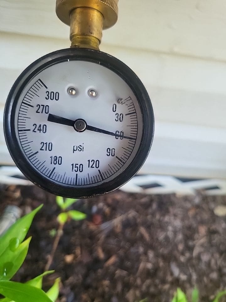 Optimal Water Pressure Gauge Reading of 60 PSI - Honey Bee Plumbing Water Pressure Gauge Reading 60 PSI